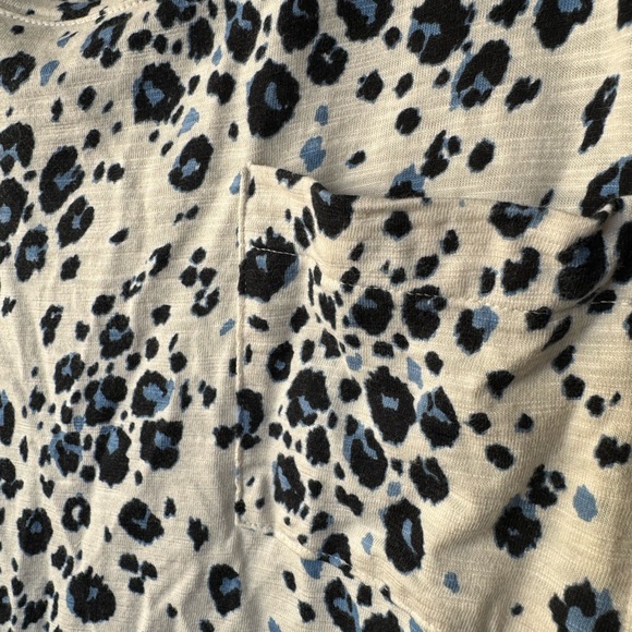 Blue and ivory cheetah print - Picture 2 of 7